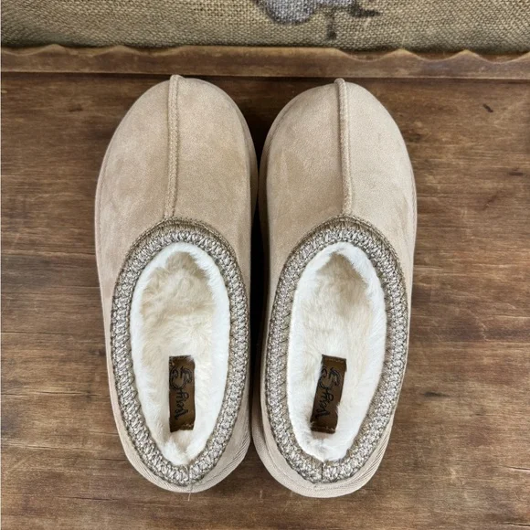 NIB, Very G, Sparks, Nude, Faux Fur Interior - Picture 5 of 8